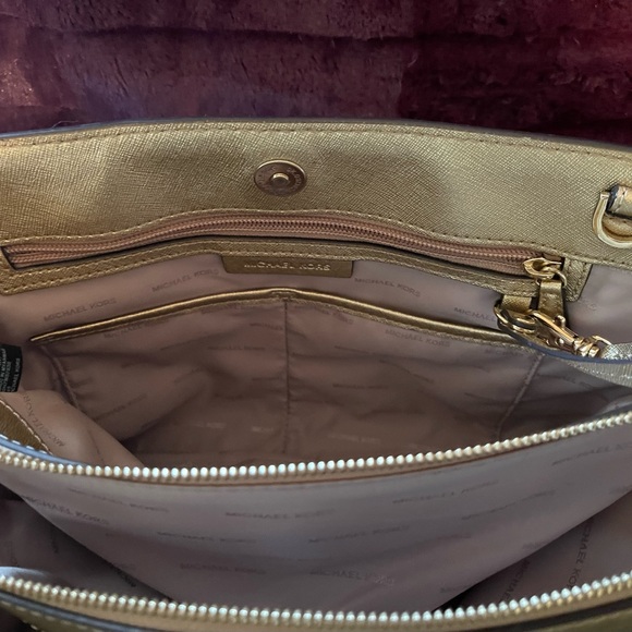 Michael Kors Signature Savannah Satchel Gold/Vanilla - Picture 9 of 12